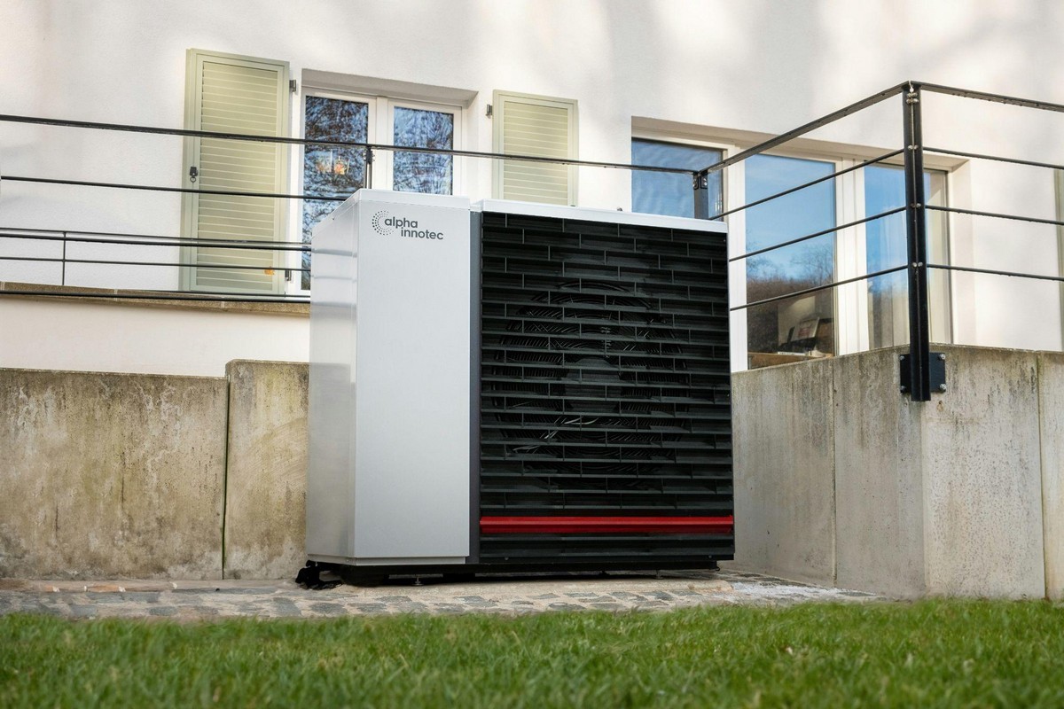 Outdoor system requiring heat pump maintenance in California
