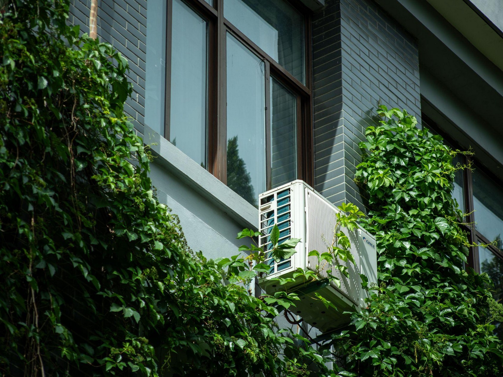 Atwater home with outdoor AC condenser unit