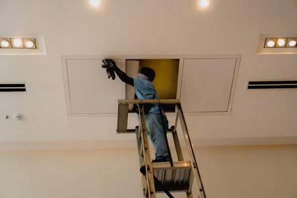 Professional duct cleaning service in California